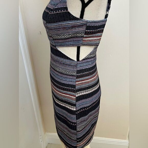 Venus cut out sleeveless tweed dress - Picture 3 of 7